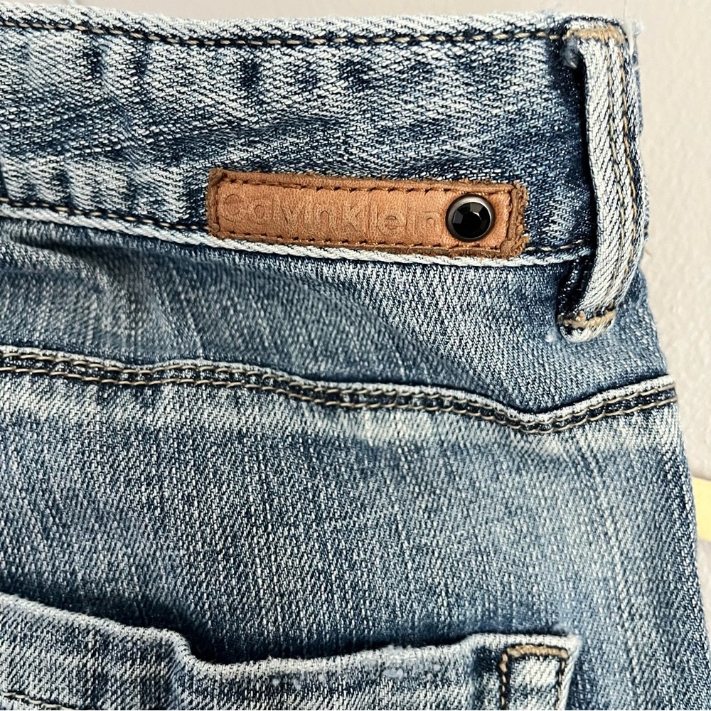 Calvin Klein Jeans Shape Cropped Mid Rise Size 28/6